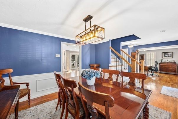 Dining room, Interior, Pendant Lights, Piano, Recessed Lighting, Wood Texture Flooring
