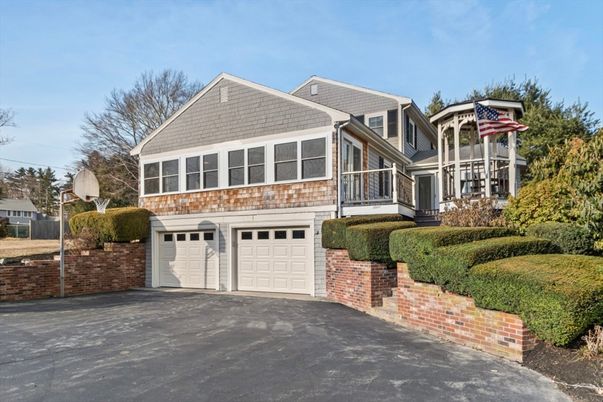Attached, Exterior, Facade, Rowhouse