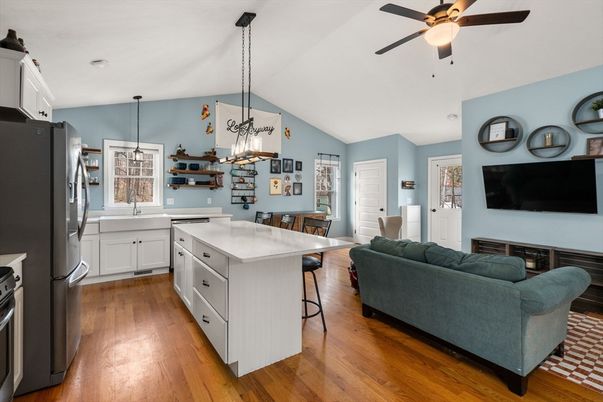 Interior, Kitchen, Living room, Pendant Lights, Wood Texture Flooring