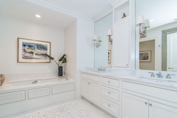 Bathroom, Dual Sink Vanities, Interior, Recessed Lighting