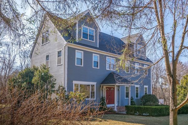 Exterior, Facade, Queen Anne Victorian