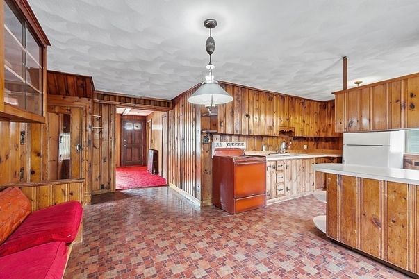Interior, Kitchen, Pendant Lights, Wooden Walls