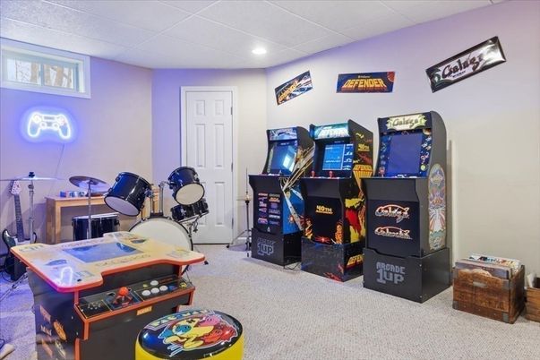 Game Room, Interior, Recessed Lighting