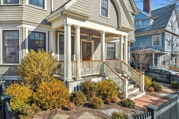 Exterior, Facade, Queen Anne Victorian