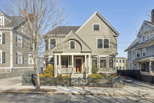 Exterior, Facade, Queen Anne Victorian