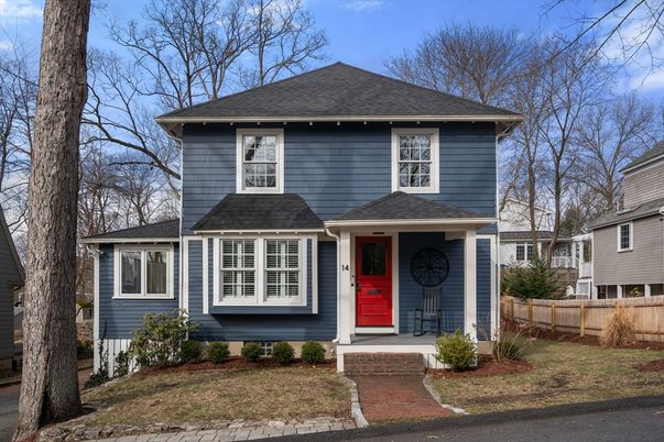 Exterior, Facade, American Foursquare