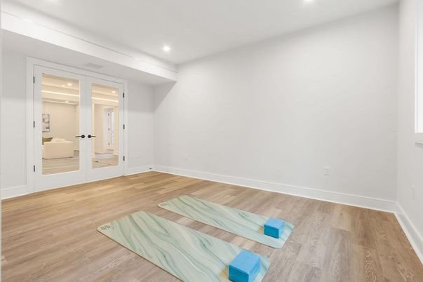 Interior, Recessed Lighting, Wood Texture Flooring