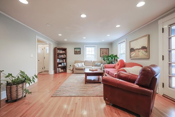 Interior, Living room, Recessed Lighting, Wood Texture Flooring