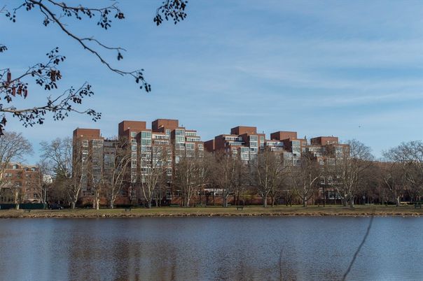 Exterior, Lake