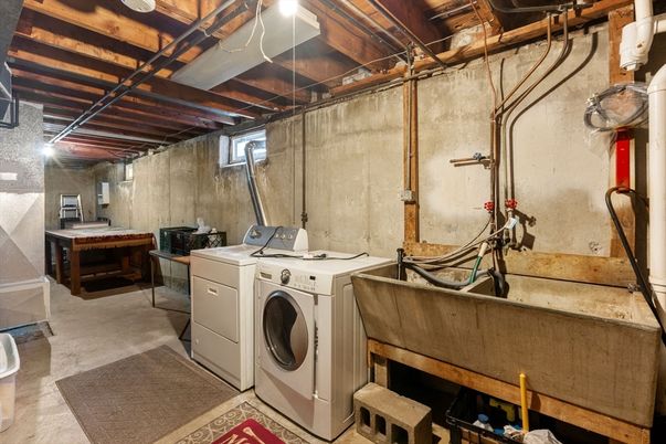 Interior, Washer, Wooden Beams