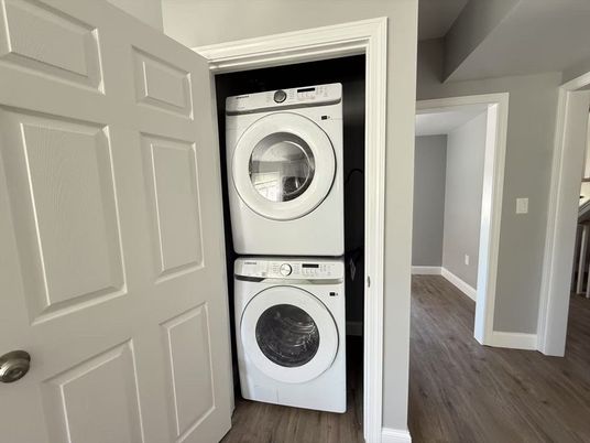 Interior, Utility Closets, Washer, Wood Texture Flooring