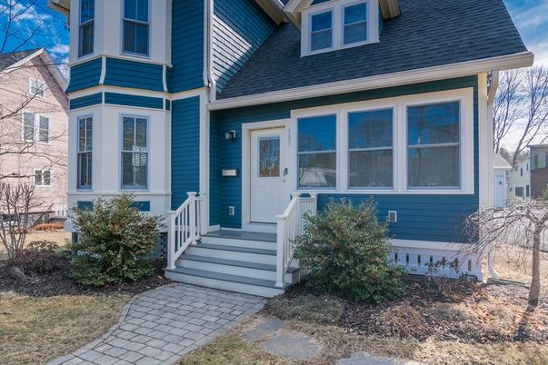 Exterior, Facade, Queen Anne Victorian