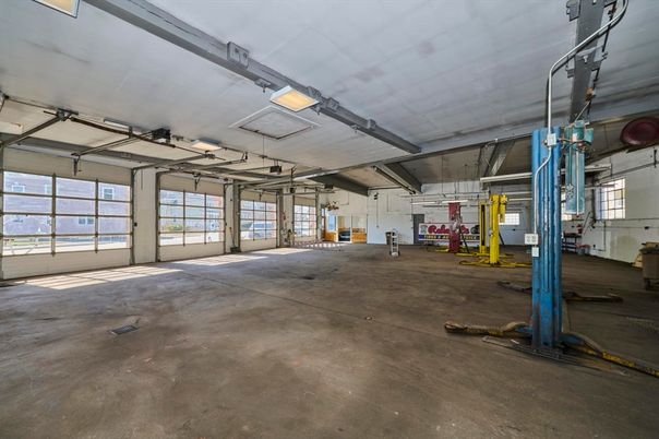 Garage, Interior
