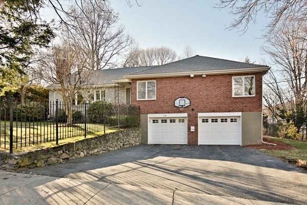 Attached, Exterior, Facade, Brick Facade, Raised Ranch