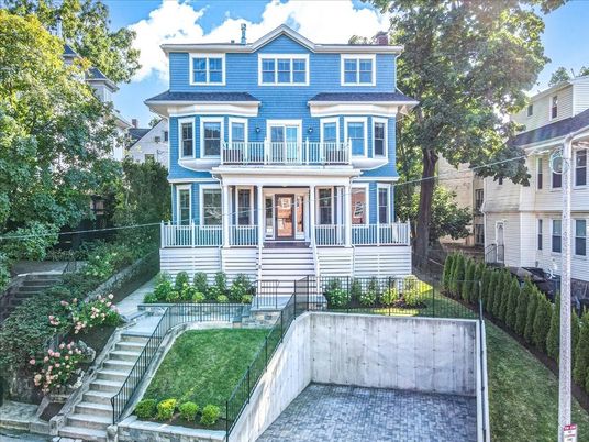 Exterior, Facade, Queen Anne Victorian