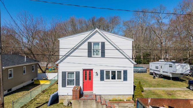 Exterior, Facade, None