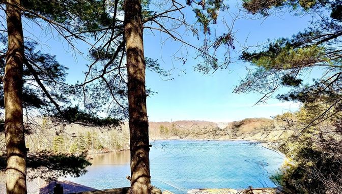 Exterior, Lake