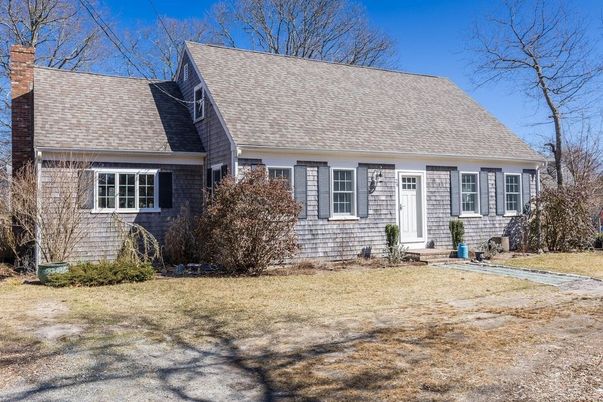 Exterior, Facade, Cape Cod