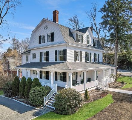 Exterior, Facade, Queen Anne Victorian