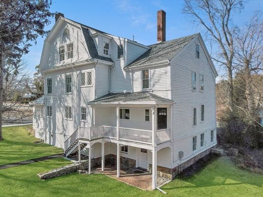 Exterior, Facade, Queen Anne Victorian