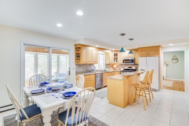 Dining room, Interior, Kitchen, Pendant Lights, Recessed Lighting, Stainless Steel Appliances