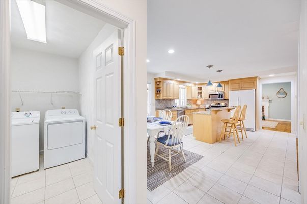 Dining room, Interior, Kitchen, Pendant Lights, Recessed Lighting, Washer