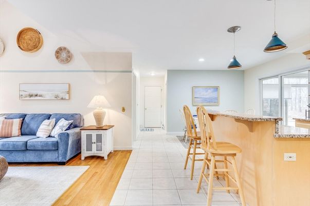 Interior, Pendant Lights, Recessed Lighting, Wood Texture Flooring