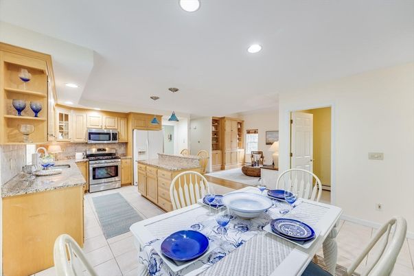 Dining room, Interior, Kitchen, Pendant Lights, Recessed Lighting, Stainless Steel Appliances