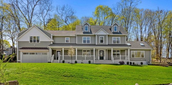 Attached, Exterior, Facade, Farmhouse