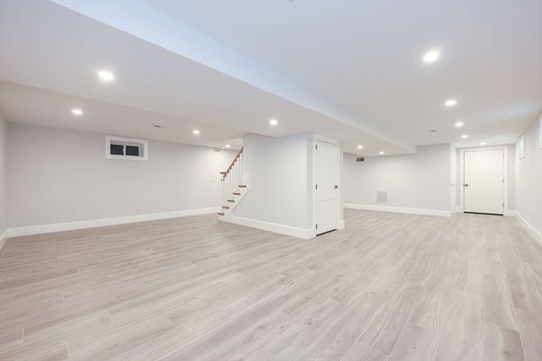 Empty room, Interior, Recessed Lighting, Wood Texture Flooring