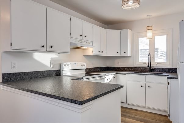 Interior, Kitchen, Pendant Lights, Wood Texture Flooring