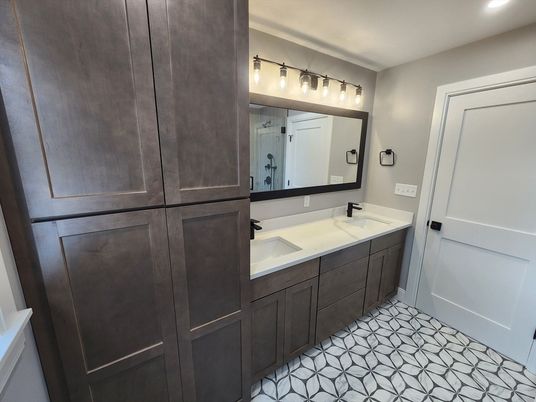 Bathroom, Dual Sink Vanities, Interior, Recessed Lighting