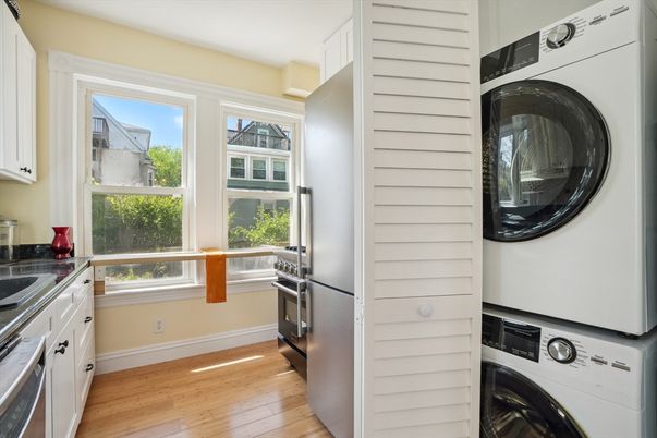 Interior, Utility Closets, Washer, Wood Texture Flooring