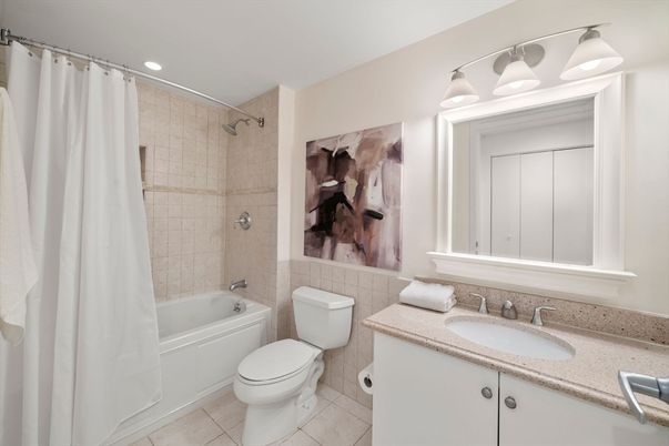 Bathroom, Interior, Recessed Lighting