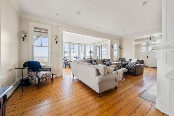 Interior, Living room, Pendant Lights, Recessed Lighting, Wood Texture Flooring