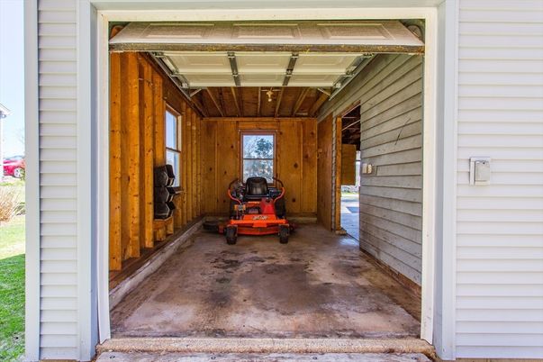 Garage, Interior, Wooden Beams