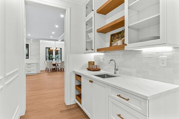 Chandelier, Dining room, Interior, Kitchen, Recessed Lighting, Wood Texture Flooring