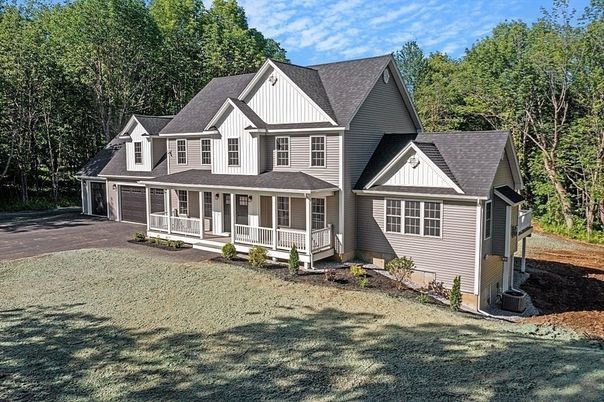 Attached, Exterior, Facade, Farmhouse