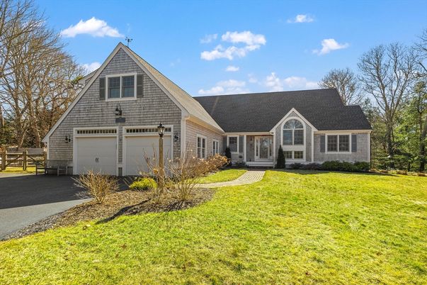 Attached, Exterior, Facade, Cape Cod