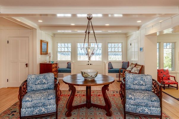 Interior, Living room, Pendant Lights, Recessed Lighting, Wood Texture Flooring