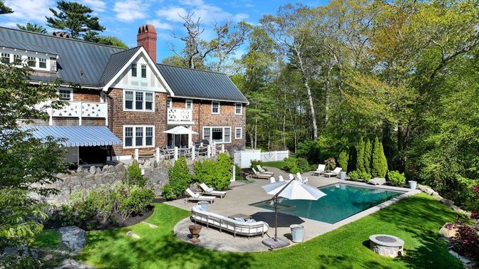 Exterior, Pool