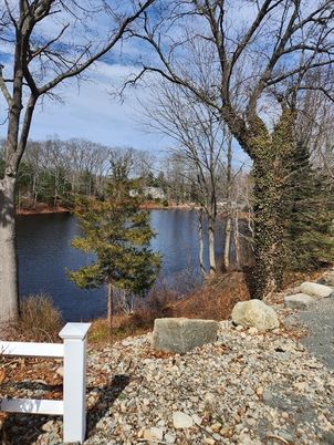 Exterior, Lake