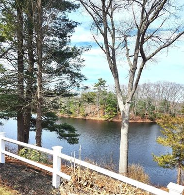 Exterior, Lake
