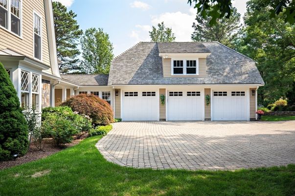 Attached, Exterior, Facade, Cape Cod