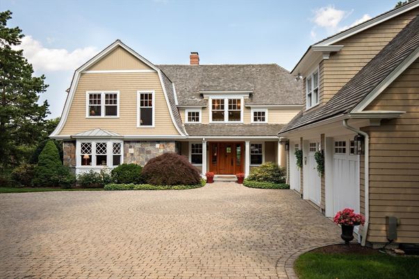 Exterior, Facade, Farmhouse