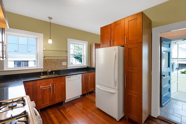 Interior, Kitchen, Pendant Lights, Wood Texture Flooring