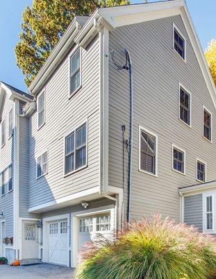 Attached, Exterior, Facade, Rowhouse