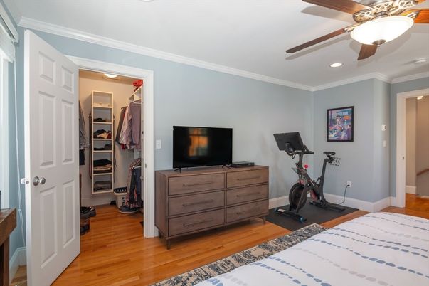 Fitness Equipment, Interior, Recessed Lighting, Wood Texture Flooring