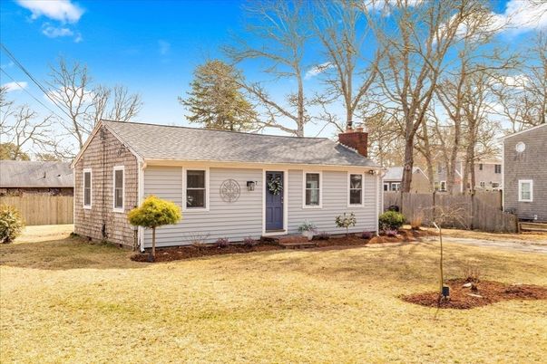 Backyard, Exterior, Facade, Cape Cod