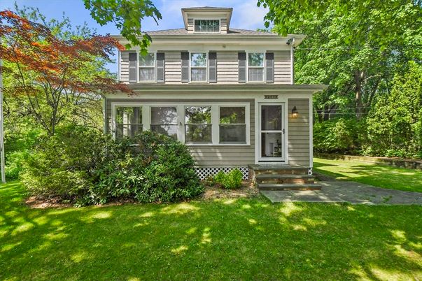 Exterior, Facade, American Foursquare